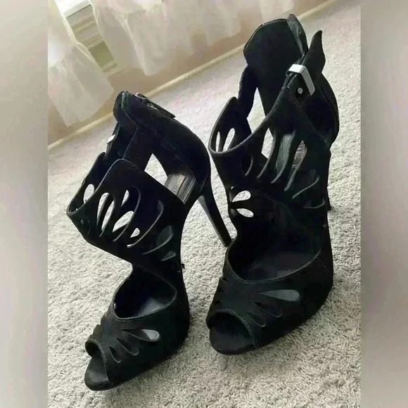 NEW Schutz Leather Laser Cutout Stilettos - Picture 2 of 11